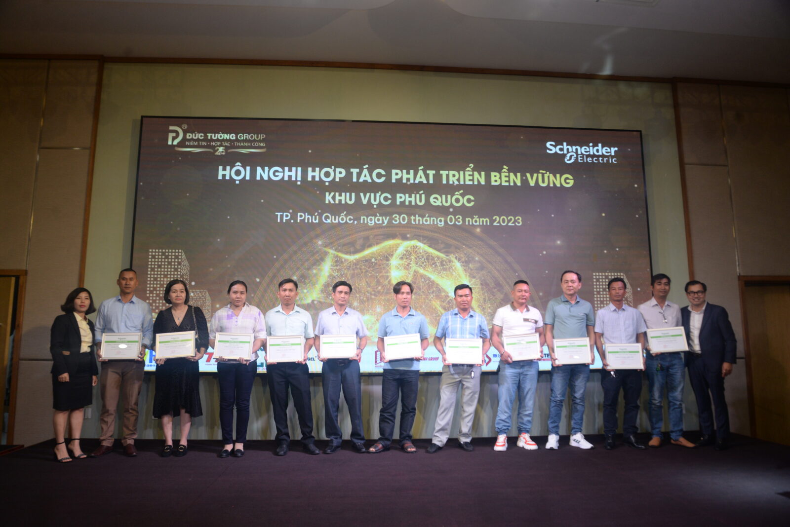 Tập Đoàn Đức Tường