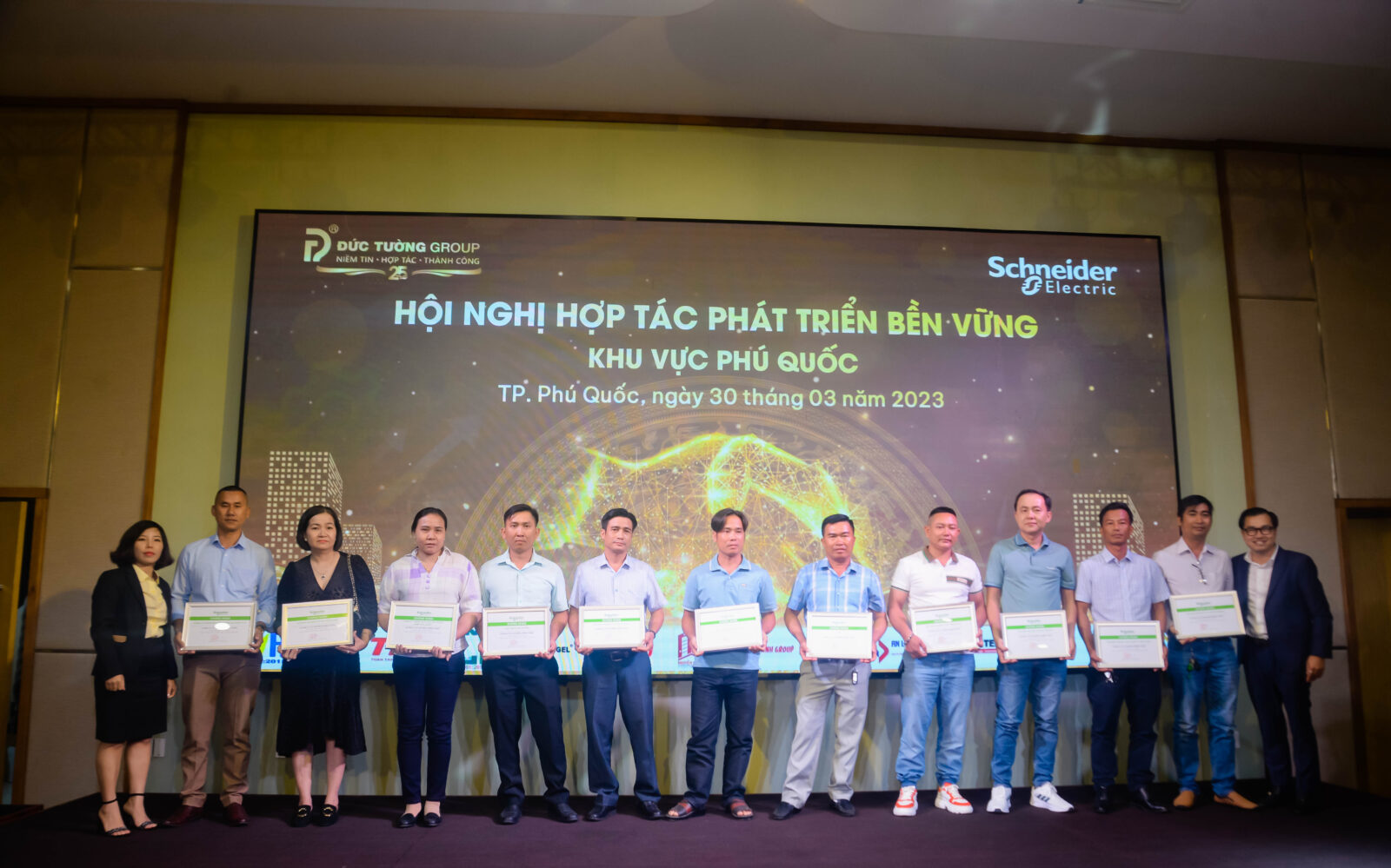 Tập Đoàn Đức Tường
