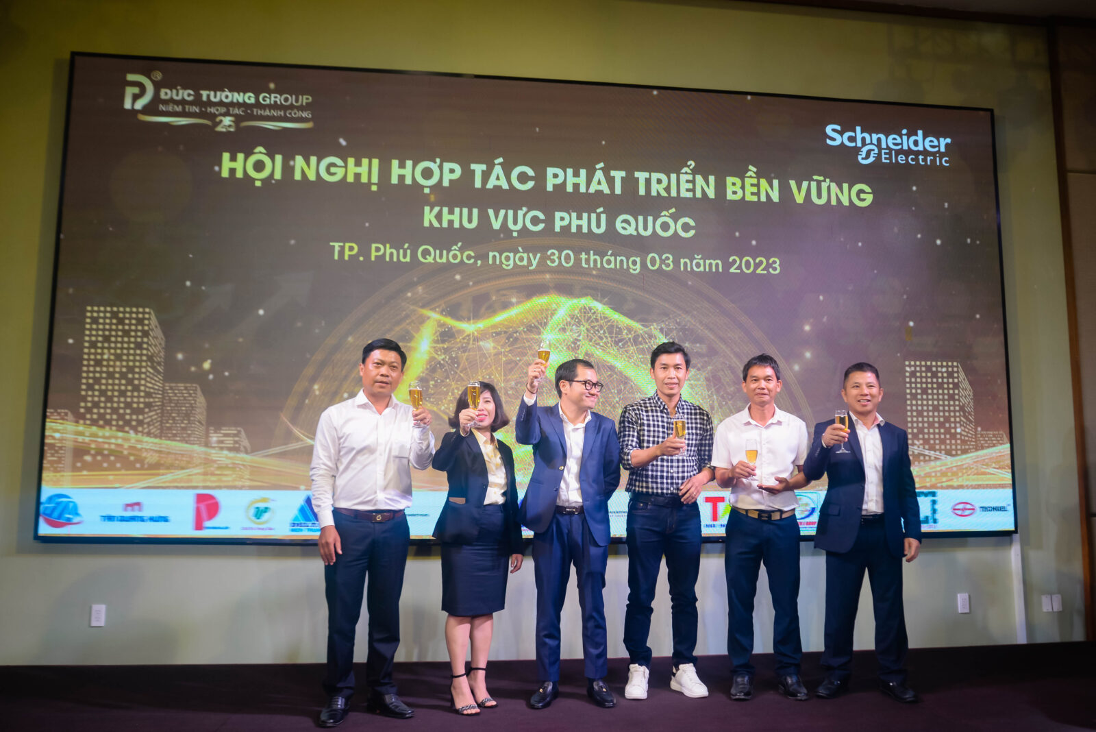 Tập Đoàn Đức Tường