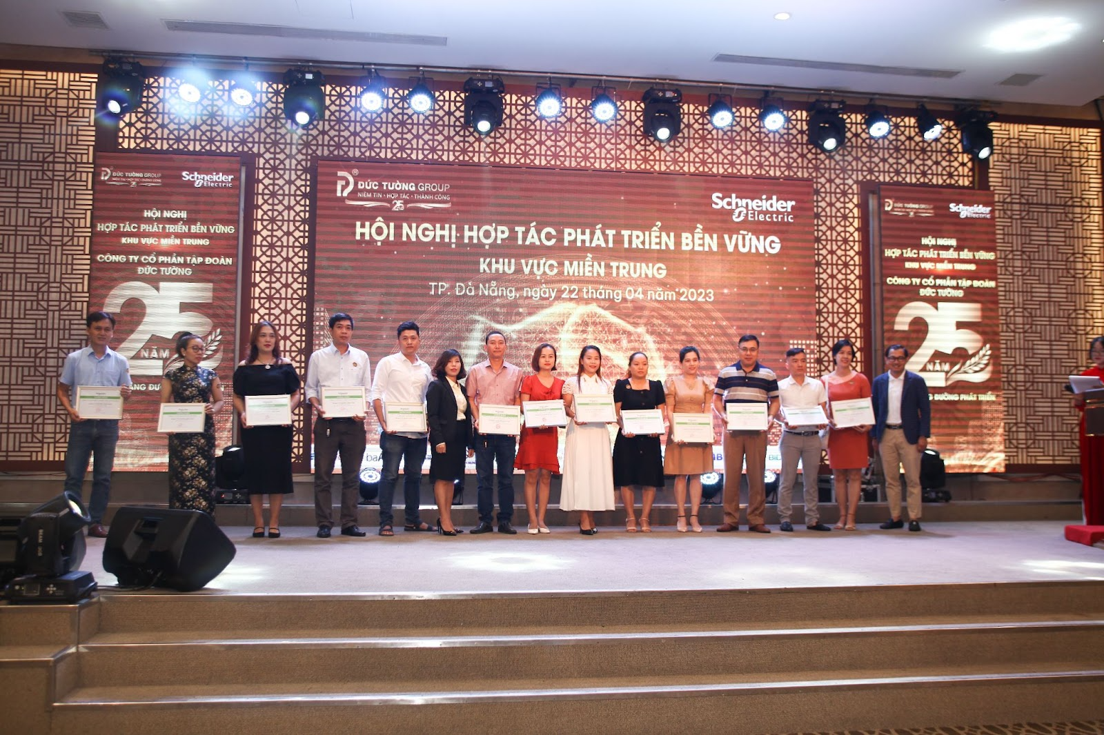 Tập Đoàn Đức Tường