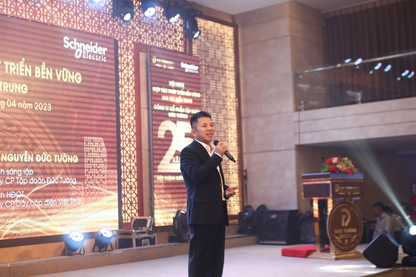 Tập Đoàn Đức Tường