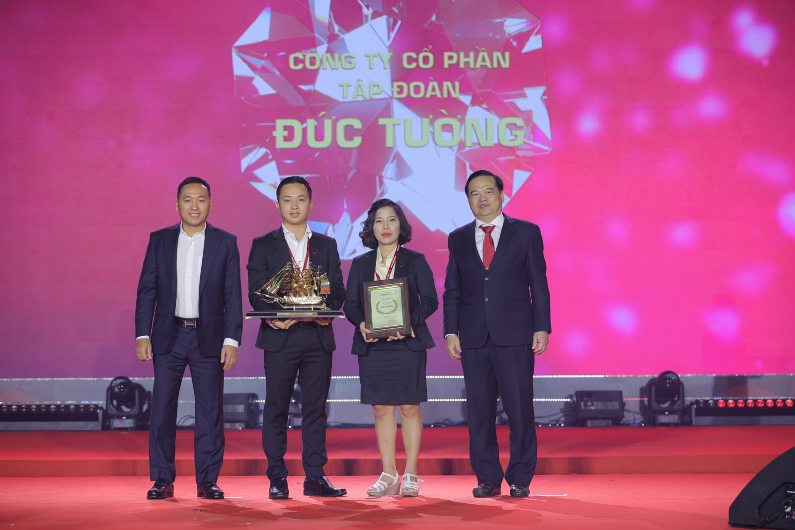 Tập Đoàn Đức Tường