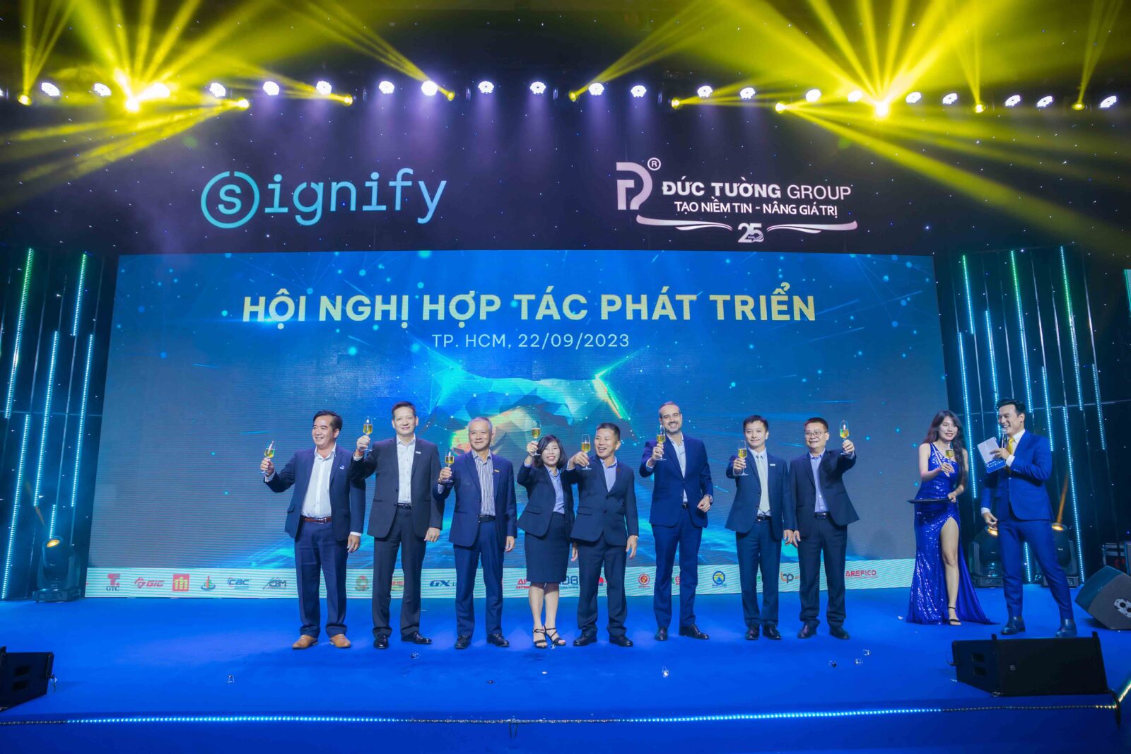 Tập Đoàn Đức Tường